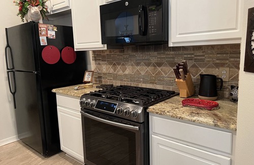 Shreveport Casa | Mama’s House - Gated- Short Term / Long Term Stays
