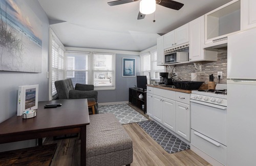 North Wildwood Cabaña | Mamma Mary's Beach Retreat!