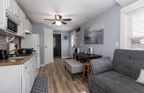 North Wildwood Cabaña | Mamma Mary's Beach Retreat!