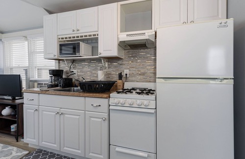 North Wildwood Cabaña | Mamma Mary's Beach Retreat!