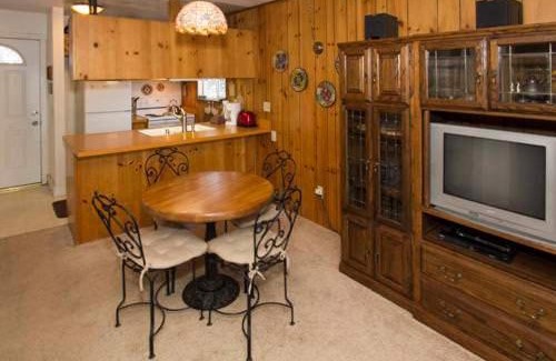 Mammoth Lakes Casa | Mammoth View Villas - Shop Hike or Golf