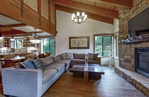 Mammoth Lakes Condominio | 1 Mejor lujo en el pueblo, mejor ubicación. Ideal para grupos grandes y familias.