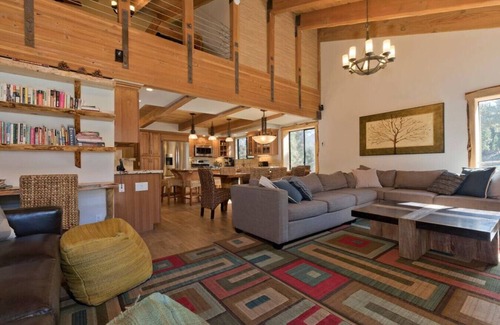 Mammoth Lakes Condominio | 1 Mejor lujo en el pueblo, mejor ubicación. Ideal para grupos grandes y familias.
