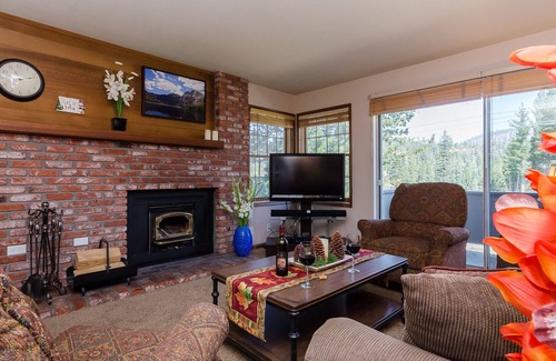 Mammoth Lakes Condominio | Ski in / ski out condo en canyon lodge -duerme 8- se enfrenta a la montaña