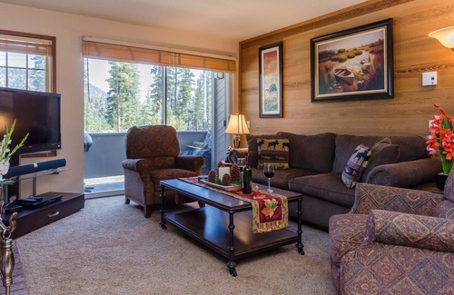 Mammoth Lakes Condominio | Ski in / ski out condo en canyon lodge -duerme 8- se enfrenta a la montaña