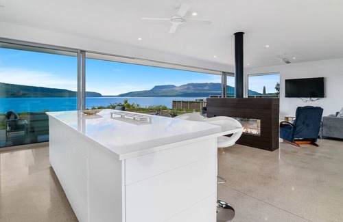 Lake Tarawera Cabaña | Mana Sarovar - Casa de vacaciones de diseño en el lago Tarawera