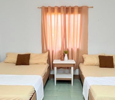 Puerto Galera Cama Y Desayuno | Manalo's Lodge and Restaurant
