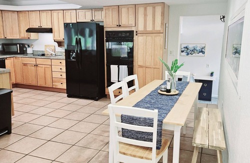 Weeki Wachee Gardens Casa | Manatee Cove Compound Retreat Star5Vacations