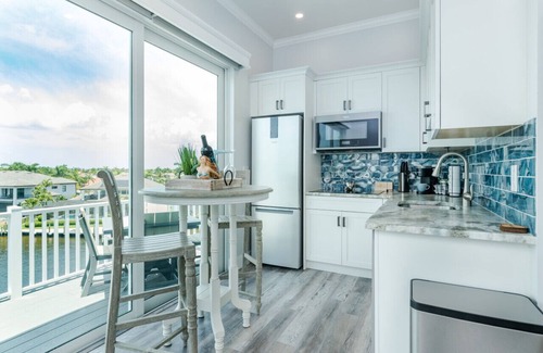 Cape Harbour Casa | Manatee Suites Full House