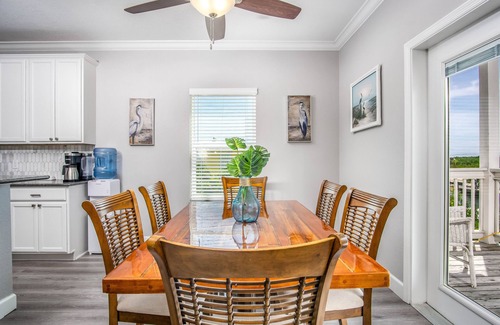 Big Pine Key Casa | Manatee Watch | Gorgeous pool, 5 bedrooms, easy ocean access on Big Pine Key