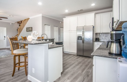 Big Pine Key Casa | Manatee Watch | Gorgeous pool, 5 bedrooms, easy ocean access on Big Pine Key