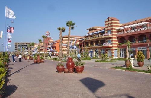 Al Alamayn Apartamento | Manazil hospitality - Open View 1BR in Porto Golf Marina - 704