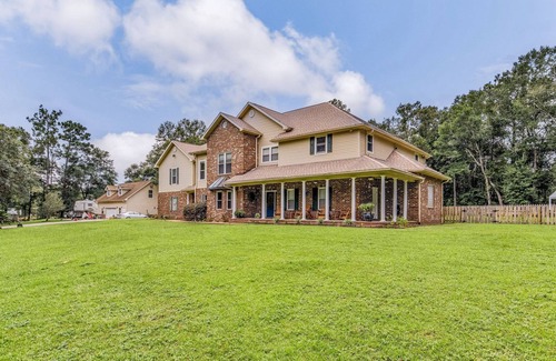 Beulah Casa | Mandala House, Sleeps 30, Private 9BR, 8000SF w/ Pool, Jacuzzi and event space