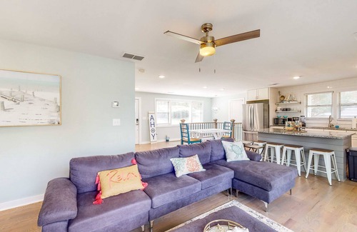 Gainesville Casa | Mandalay Lake Lanier Getaway- Waterfront Retreat