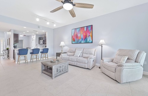 Iona Condominio | Mandolin Bay First Floor Condo with Garage
