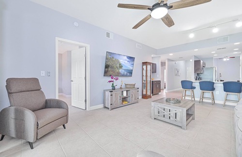 Iona Condominio | Mandolin Bay First Floor Condo with Garage