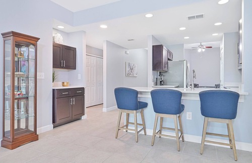 Iona Condominio | Mandolin Bay First Floor Condo with Garage