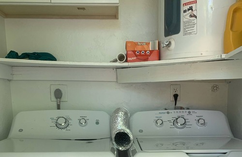Central Oakland Park Apartamento | Mango#2 2 bed, 1 full Bathroom, minutes to beaches, restaurants