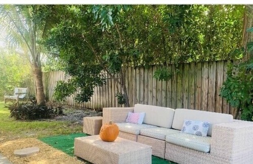 Central Oakland Park Apartamento | Mango#2 2 bed, 1 full Bathroom, minutes to beaches, restaurants