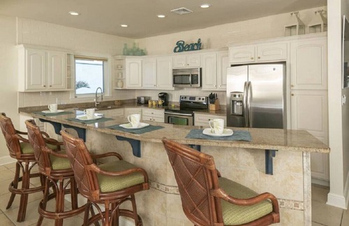Estate Enighed Condominio | Mango Breeze the perfect condo! **generator**