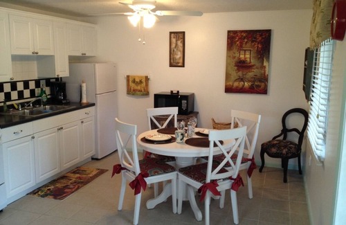 Englewood Cabaña | Mango Cottage en Tranquilo Olde Englewood