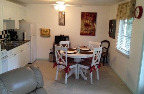 Englewood Cabaña | Mango Cottage en Tranquilo Olde Englewood