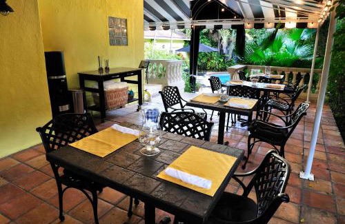 Parrot Cove Cama Y Desayuno | Mango Inn Bed and Breakfast