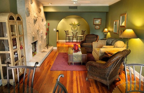 Parrot Cove Cama Y Desayuno | Mango Inn Bed and Breakfast