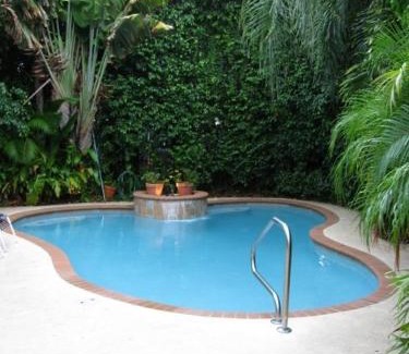 Parrot Cove Cama Y Desayuno | Mango Inn Bed and Breakfast