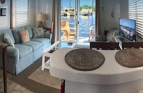 Tavernier Alquiler De Eote | Mangrove Marina and Resort Aqualodge Houseboats