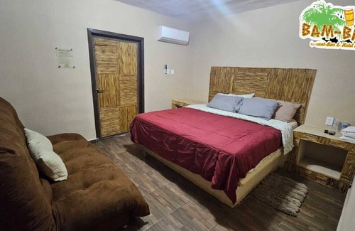 Área del bulevar Barra Vieja Hotel | Suite Manglar con terraza a pie de playa desayuno incluido Acapulco Diamante