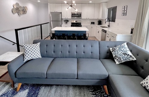Hill Section Condominio | MANHATTAN BEACH, CA walk to beach, pier, shops & restaurants.