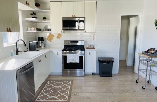 East Manhattan Beach Casa | Manhattan Beach Vacation House - For solo, pair, family and business travelers