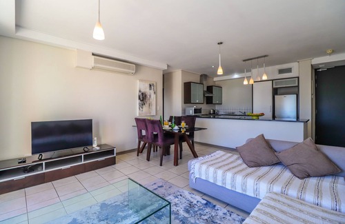 Century City Apartamento | Manhattan Towers 506 by CTHA