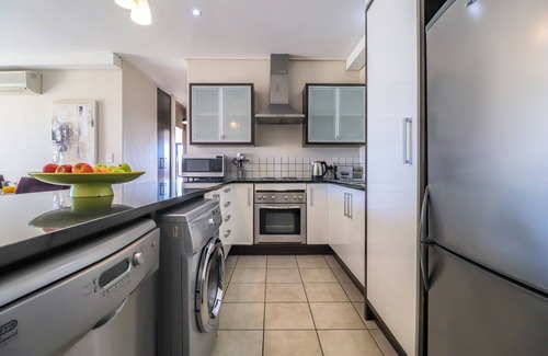 Century City Apartamento | Manhattan Towers 506 by CTHA