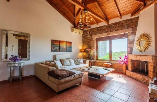 Riglia Casa | Mani's Aura Seaside - Paradise Villa With Garden