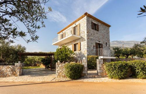 Riglia Casa | Mani Stone Villa Majlinda - Tranquil Getaway Gem