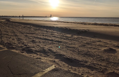 Manistee Casa | Manistee House-Great Location, close to downtown and the beach