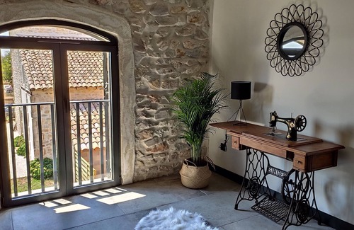 Vestric-et-Candiac Cabaña | Gîte-WILLIAM HENRY-Apartamento-Baño en la habitacion-Vista al Jardín