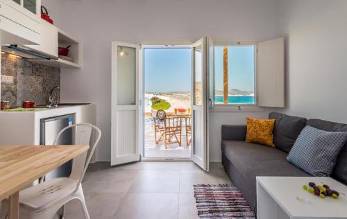 Milos Casa | Manolis And Filio Home -By The Sea