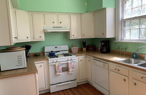 Willoughby Spit Cabaña | Manor and Mutts #2 - Beach Front, Pet Friendly, High Speed WiFi