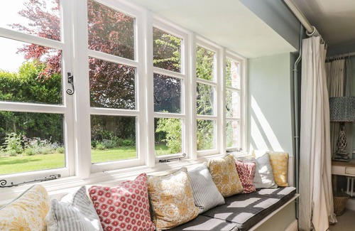 Wraxall Cabaña | MANOR FARM HOUSE, pet friendly, character holiday cottage in Failand