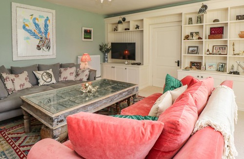 Wraxall Cabaña | MANOR FARM HOUSE, pet friendly, character holiday cottage in Failand