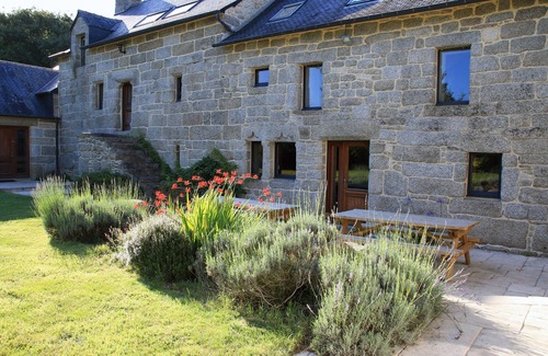 Plounevez-Quintin Casa | Manor house on private estate with heated indoor pool