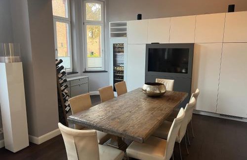 Toenisvorst Casa | Manor house with pool area