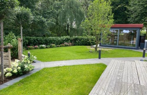 Toenisvorst Casa | Manor house with pool area