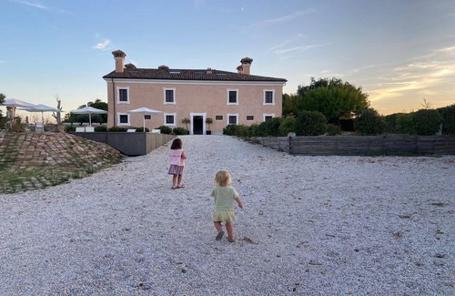 Monsano Apartamento | Casa señorial en Marche con piscina y vistas