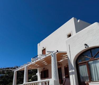 Leros Casa | Manos' Edem