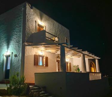 Leros Casa | Manos' Edem