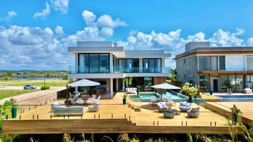 Jenipabu Apartamento | Mansão Beira mar (Pé na areia) 7 Suítes Alphaville